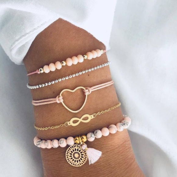 **IRENE* 5-Pc Heart Pink Bead Fashion Bracelet Set - Picture 1 of 7